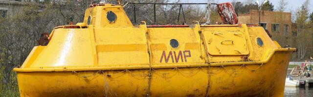 Нарвский художник провел очередную антивоенную акцию, использовав чужое имущество