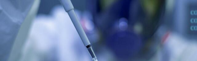 Первое исследование "Омикрона": как вакцины защищают переболевших и вакцинированных?