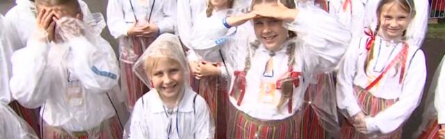 Дети из Нарва-Йыэсуу разучили к Празднику песни композицию на языке сету