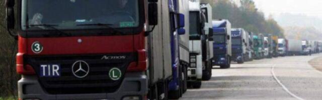 На границах с Россией и Белоруссией опять стали скапливаться грузовые автомобили