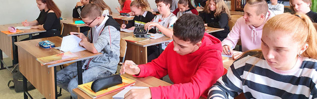 День учителя начинается с вечера: нарвские педагоги рассказали, почему дорожат своей работой