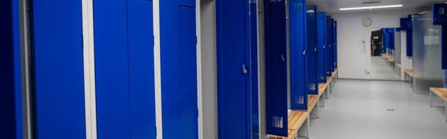 Сотрудник клуба вел тайную видеосъемку как минимум 30 футболисток — мягкий приговор вызвал возмущение в Австрии