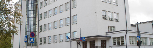 Русская гимназия требует вакцинировать детей — иначе дистанционка