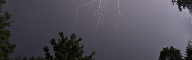 Синоптик: предстоящей ночью возможны все опасности, связанные с грозой