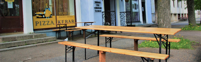 Уличных кафе стало больше, посетителей не хватает