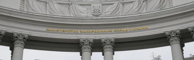 МИД Украины рекомендовал своим гражданам немедленно покинуть Россию