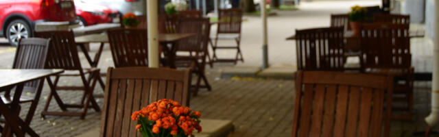 Уличные террасы в Нарве: присел, и ты уже на отдыхе