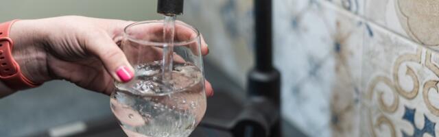 В предновогодний вечер в Ласнамяэ большая проблема с напором воды. Предприятие Tallinna Vesi объяснило причину