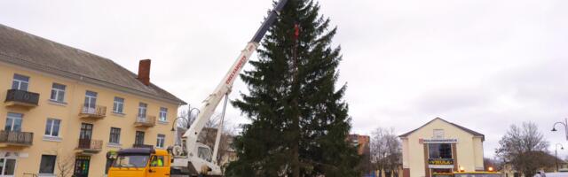 Площади в Кохтла-Ярве преображаются к зимним праздникам