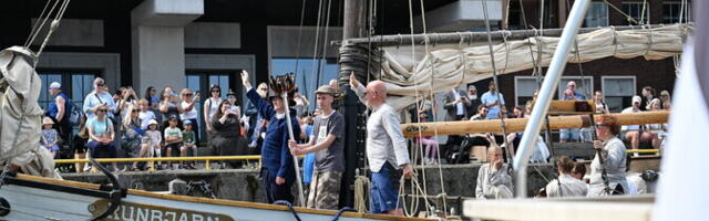 ФОТО: огонь Праздника песни и танца на паруснике доставили в порт Ноблесснер