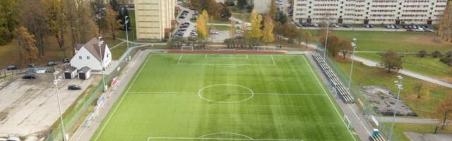 В Тарту открылось футбольное поле с новым искусственным покрытием
