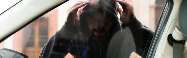 Опасная беспечность: оставленный в машине ребенок едва не стал жертвой угона