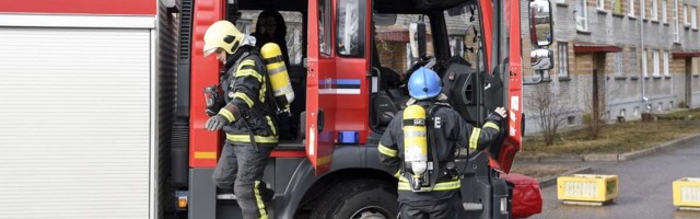 В Кохтла-Ярве из-за пожара в жилом доме эвакуированы 11 человек