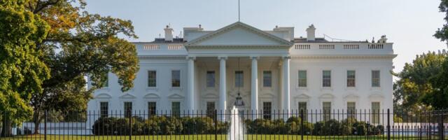 В США вступил в силу запрет на въезд для граждан 12 стран