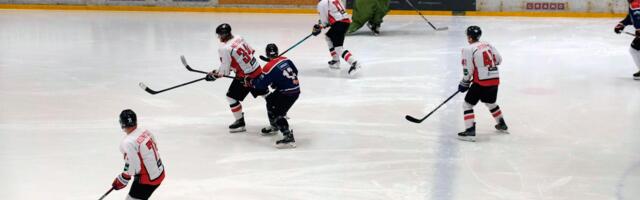 В Нарве состоялось необычное хоккейное шоу