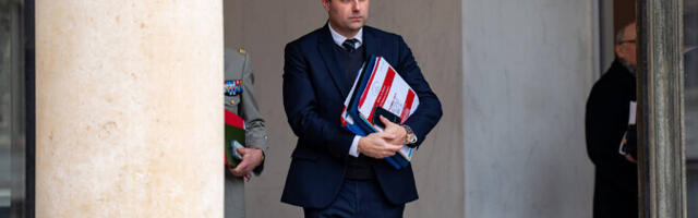 Во Франции приняли госбюджет после долгих споров и множества вотумов недоверия