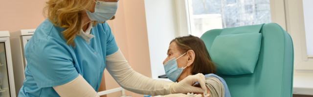 Количество вакцин, подходящих для пожилых, все еще ограничено