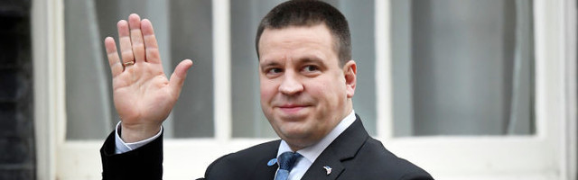 Работал с аппетитом: представительские расходы Ратаса вызвали скандал в Эстонии