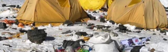 Власти Непала признали провал программы по сокращению количества мусора на Эвересте