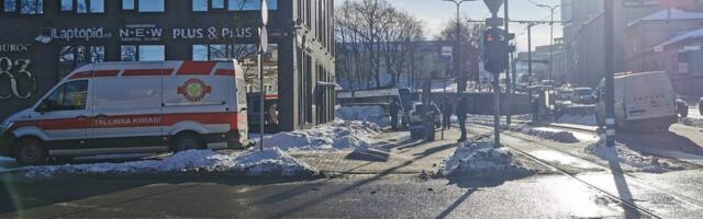 ФОТО | В Таллинне столкнулись два трамвая. Пострадали несколько человек