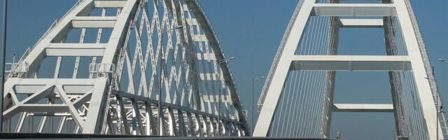 А что в Крыму? Правда ли, что пляжи закрыты, на мосту пробка и все боятся ударов ВСУ?