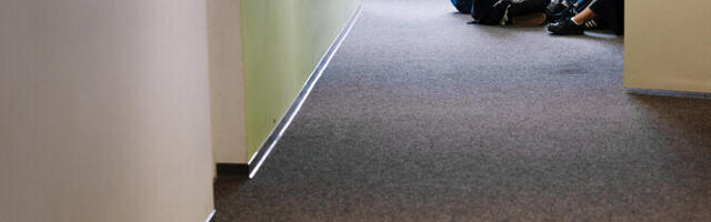 Школьники в Эстонии пропускают занятия из-за травли, тревожности и зависимости от смартфонов