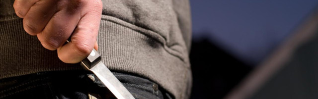 Полиция задержала мужчину, пытавшегося ограбить в Нарве два магазина