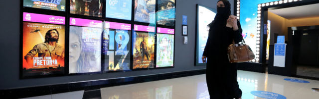 В Саудовской Аравии признали право женщины путешествовать и жить одной