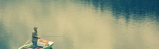 В субботу на Нарове проверили 130 рыбаков на 80 лодках. Люди часто забывают о госгранице