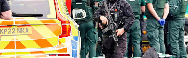 В результате нападения с ножом у синагоги в Манчестере ранены четыре человека