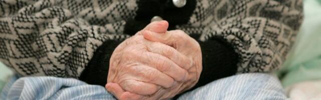 Обвинение: таллиннская чиновница получила квартиру и земельный участок, подделав завещание одинокого пожилого человека