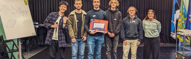 В Нарве на хакатоне за идею приложения для обучения молодые люди получили 1000 евро