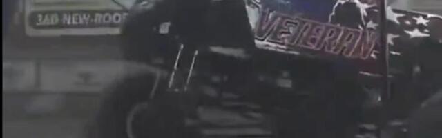 ВИДЕО | На шоу монстр-траков колесо весом более 300 кг оторвалось и раздавило машины на парковке