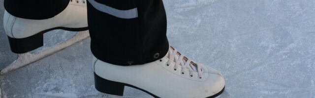 Тренер по фигурному катанию провела бесплатный урок на катке Ратушной площади в Тарту