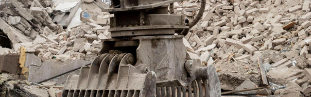 В Кохтла-Ярве приостановили работы по сносу здания бывшего общежития