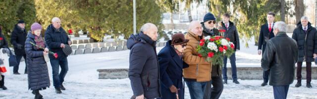 23 февраля: День защитника Отечества на гарнизонном кладбище в Таллине