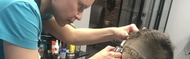 Добровольные помощники бесплатно стригут, обучают и доставляю продукты