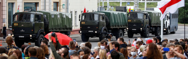 ОНЛАЙН-БЛОГ | Протесты в Беларуси: у здания Минобра люди скандируют: ”Позор!”, ”Трибунал!” Приехала военная техника