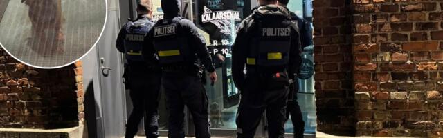 Одинокая собака в темном таллиннском магазине напугала жителей: на место выехала полиция