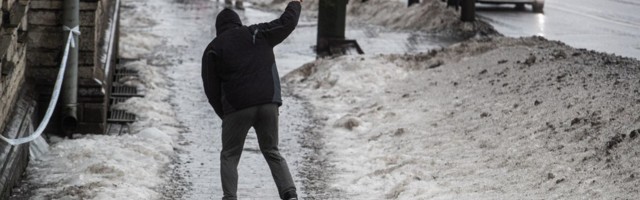 Ледяной дождь превратил улицы Таллинна в каток