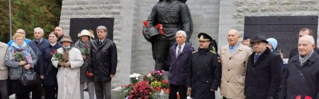 День освобождения Таллина отметили памятной церемонией на Военном кладбище