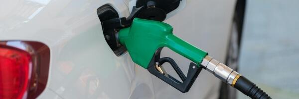 О чем пишет пресса: дизтопливо все еще дорожает, что вызвало сальмонеллез