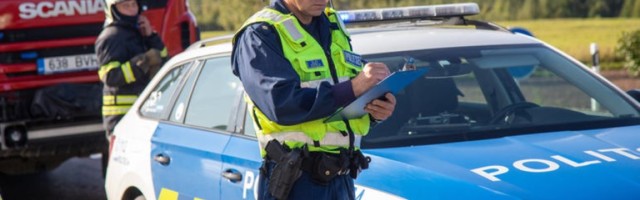 На шоссе Таллинн-Нарва столкнулись мотоцикл и автомобиль