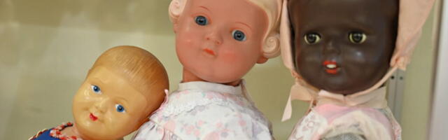 В библиотеке в Таллинне проходит выставка «не просто» кукол