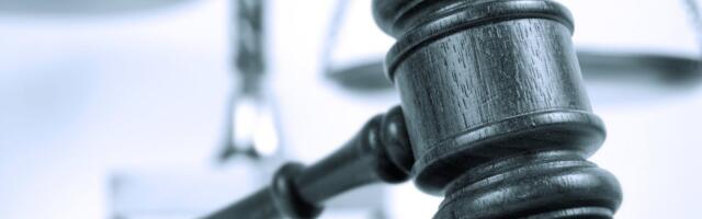 Отец ездит на внедорожнике, отдыхает за границей, но требует от сына алименты через суд