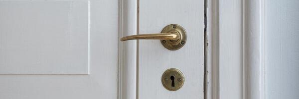 «Потеряла ключ, не могу впустить социального работника!»