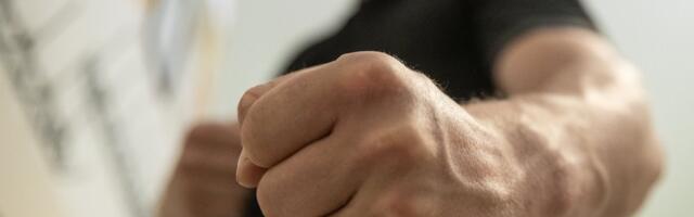 В Таллинне неизвестный напал на улице на женщину 