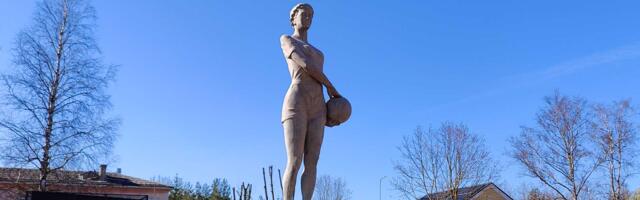 Искусство СССР победило поп-арт. В Силламяэ отвоевали право сохранить аутентичность статуи волейболистки