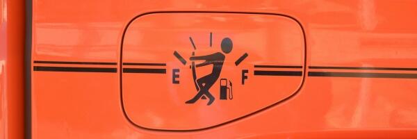 О чем пишет пресса: не хватает современных медикаментов, цены на топливо не снизятся сразу