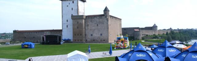 В Нарве кипит подготовка к NARVA BIKE 2025 – байкеры уже съезжаются, сцена практически готова